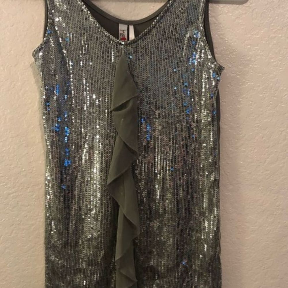 NWT Silver Grey Sequin Lined Tank Top Size Small - Picture 3 of 6